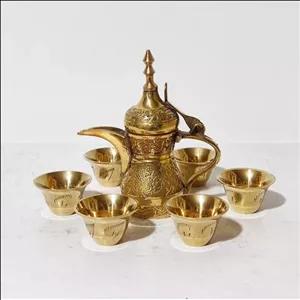 دله برنجی هندی با 6 عدد شات برنجی هندی قهوه جوش برنزی ست قهوه خوری برنجی هندی با سطح کیفیتی درجه یک مناسب استفاده دائم 