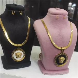 گردنبند ماری استیل طلایی باآویز ورساچه دخترانه زنانه،ارسال رایگان،رنگ ثابت تضمینی،مناسب استفاده روزانه و هدیه