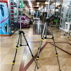 سه پایه تراز لیزری 120 سانت جنس استیل دارای پایه های ضد لغزش و تراز سرخود و کیسه حمل