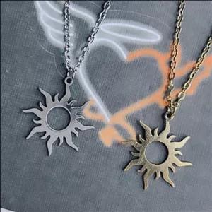 گردنبند خورشید تابان استیل