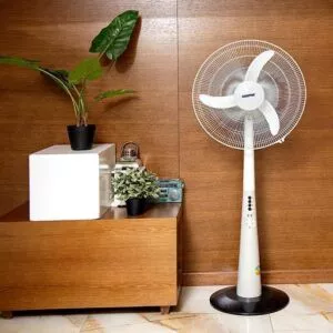 پنکه شارژی ایستاده جیپاس مدل GF9385 با چراغ های LED