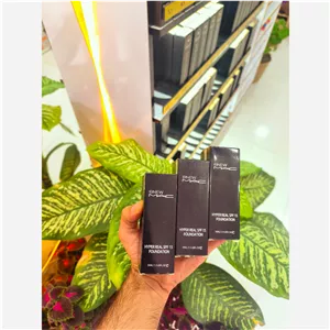 کرم پودر شیشه ای مک مدل NEW MAC HYPER REAL FOUNDATION انواع پوست شماره NC30 حجم 30 میلی لیتر 