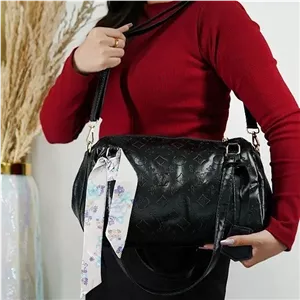 کیف زنانه چرمی صندوقی ال وی 599-47 tb