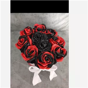 باکس گل 10شاخه مشکی قرمز