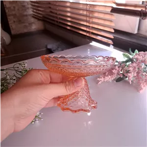 پیاله پایه دار بلور صورتی طرح سنتی 