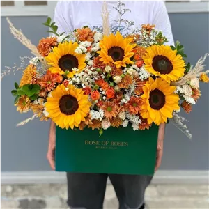 سبدگل آفتابگردان و رز مینیاتور (گلفروشی تربت حیدریه آلپینا)
