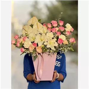سبد گل خواستگاری رز و آنتریوم (گلفروشی تربت حیدریه آلپینا)