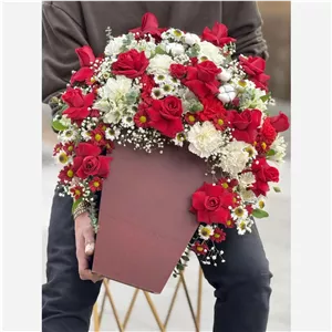 سبدگل تولد همسر رز قرمز بابونه میخک(گلفروشی تربت حیدریه آلپینا)