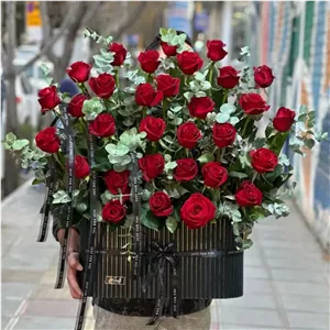 سبد گل تولد همسر رز قرمز (گلفروشی تربت حیدریه آلپینا)