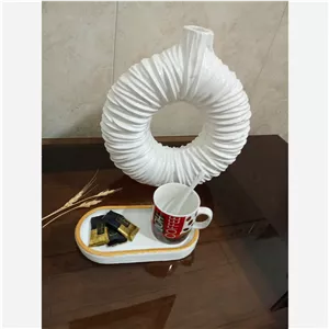 سینی بیضی دور طلایی برای زیر لیوانی یا شیب عکاسی یا قراردادن دوتا مجسمه کوچیک 