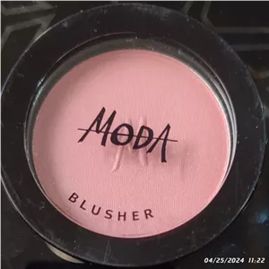 رژگونه مات مدا MODA در 3 رنگ مختلف فرموله شده ایتالیا بسته بندی در ایران