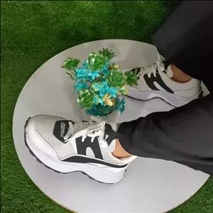 کتونی زنانه پوما قالب استاندارد جنس رویه چرم و کتان جنس لژ پیو چهار سانت جنس داخلی کتان ضد حساسیت ارسال رایگان