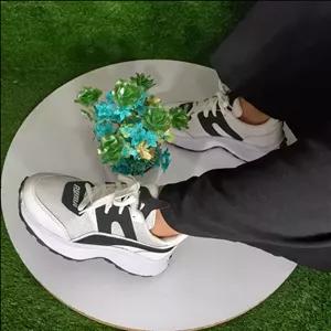 کتونی زنانه پوما قالب استاندارد جنس رویه چرم و کتان جنس لژ پیو چهار سانت جنس داخلی کتان ضد حساسیت ارسال رایگان