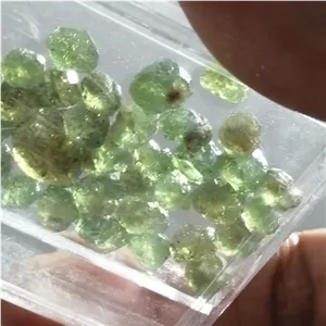 گارنت سبز دمانتوئید فین هرمزگان کیفیت زمرد کلمبیایی مناسب تراش فست و تراش دستی 20 گرم 5 میلیون تومان موجودی را جویا شوید