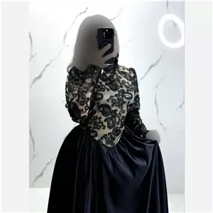 پیراهن مجلسی زنانه مدل ترمه با دامن ساتن آمریکایی و بالاتنه گل برجسته ترک رنگ مشکی