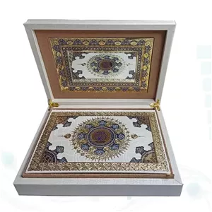 قرآن وزیری معطر بدون ترجمه گالینگور سفید عروس جعبه دار با پلاک خورشیدی آینه دار نفیس