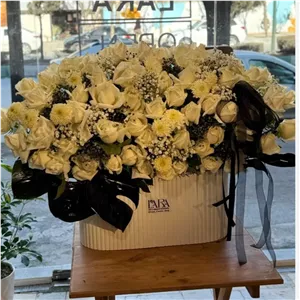 سبدگل رز سفید مناسب مراسم ترحیم(آلپینا گلفروشی تربت حیدریه)