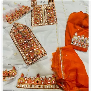لباس بلوچی سوزنی نزدیک به 4 وجب 