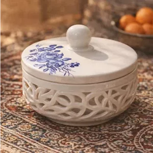 قندان سرامیک مشبک در دار گل آبی