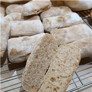 نان چاپاتا (چاباتا) یک نان ایتالیایی