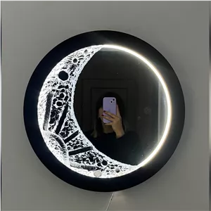 آینه و هلال ماه