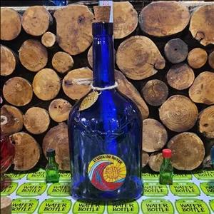 بطری دالمور خورشیدی آبی کبالتی با حجم یک لیتر محصول جدید و دست ساز از بلور سازی نواوران بادرب چوب پنبه وارداتی(پس کرایه)