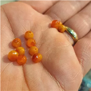 گوی عقیق کارنلین اصلی 6میلی گوی سنگی مهره کارنلین اصل سنگ عقیق سرخ جزع عربی گوی عقیق سنگ ماه تولد گوی کارنلین 2رنگی