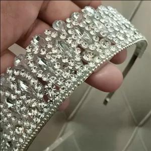 تاج نگینی مجلسی پر سنگ درخشان