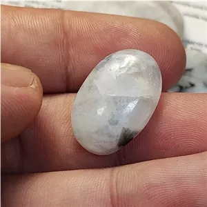 سنگ ماه یا حجرالقمر m38 معروف به مون استون با تلالو نور عالی 