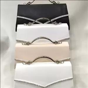 کیف های ساده چرمی سفید و کرم و مشکی...بسیار زیبا...همراه با زنجیر بلند