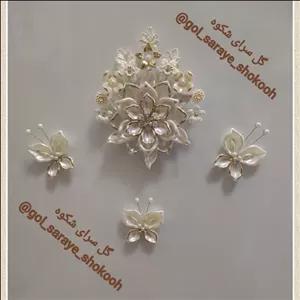 گل کریستالی مگنتی مخصوص تزیین یخچال به همراه سه عدد پروانه، مجموعه 4 عددی، رنگ صدفی لب طلایی، مگنتی ضد خط و خش.