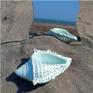 مجسمه صدف حلزونی نگین کاری