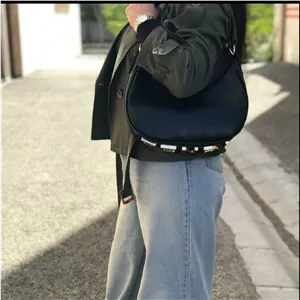 کیف زنانه دوشی FENDI وارداتی کد 815