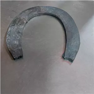 نعل اسب آهنی 