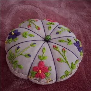 جاسوزنی،جاسنجاقی گلدوزی شده با دست طرح نسرین