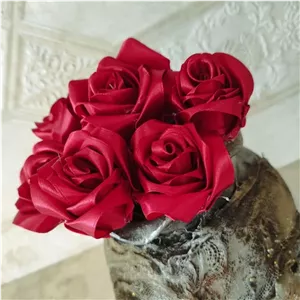 گل رز روبانی