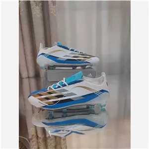کفش فوتبال چمن آدیداس اف50 آرژانتین مسی استوکدار رنگ سفیدآبی مشکی Adidas f50 argantina