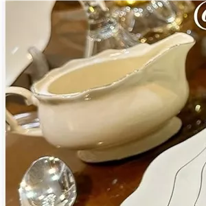 سسخوری قایقی چینی استخوانی بن چاینا کرم خط طلا 