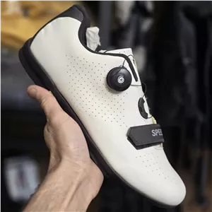 کفش دوچرخه سواری سایز 43 و 38 برند SPEED