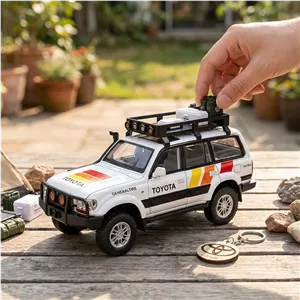 ماکت ماشین ناب سل مدل تویوتا لندکروزر آفرود Toyota Land Cruiser LC80 کد W100 به همراه جاسوییچی