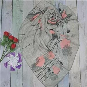 روسری نخی،دور دست دوز،جنس نخی،مناسب چهار فصل،اصلا لیز نیست،در دو قواره 120و 140 موجوده 