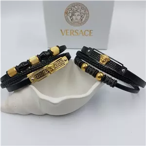 دستبند مردانه چرم و پلاک استیل مدل ورساچ VERSACE سه لاین رنگ ثابت کد amp (پس کرایه)