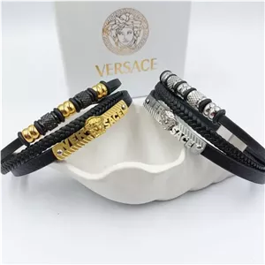 دستبند مردانه و پسرانه چرم و پلاک استیل ورساچه VERSACE سه لاین رنگ ثابت کد amp (پس کرایه)