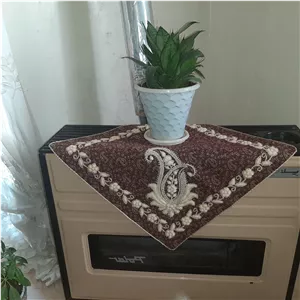 رومیزی ترمه ابریشم مروارید دوزی شده طرح نرگس سایز 50 50