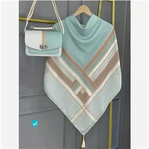 ست کیف و روسری طرح ورساچه مدل تیبا با کیف مخمل و چرم و روسری نخی منگولهدار (2)