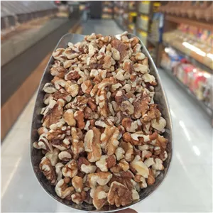 مغز گردو خورد شده
