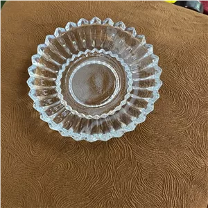 زیر فنجانی و خرما خوری