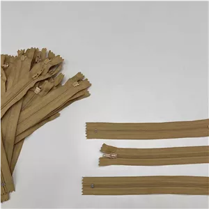 زیپ 20سانت معمولی دنده 4 رنگ نسکافه ای روشن کد 352 (بسته100عددی)
