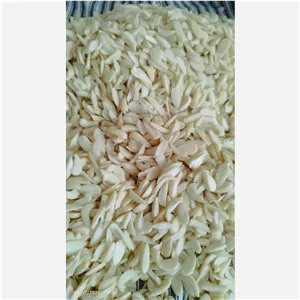 خلال بادام درختی ایرانی 