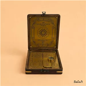 قطب نما و ساعت خورشیدی برنجی جعبه ای